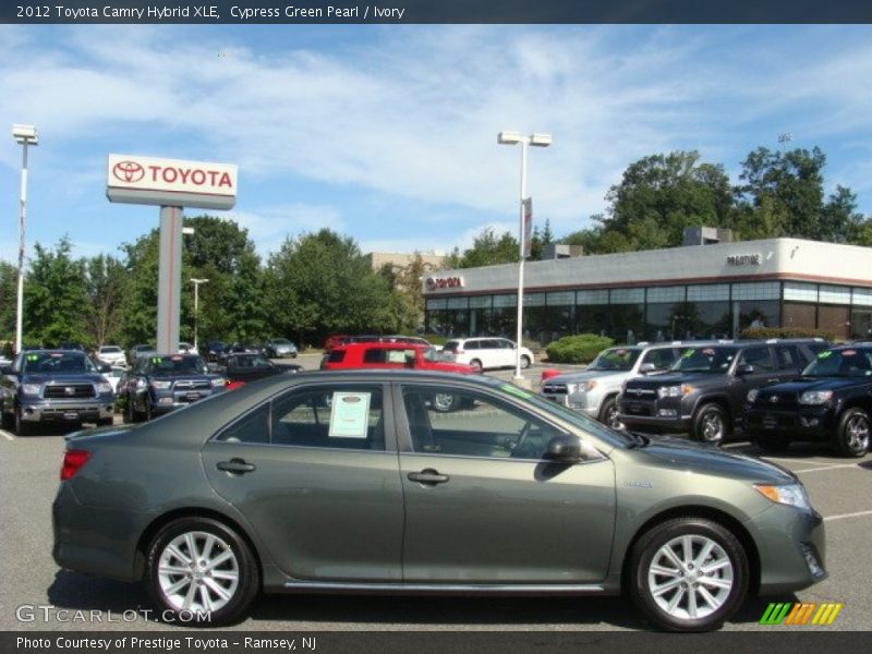 Cypress Green Pearl / Ivory 2012 Toyota Camry Hybrid XLE