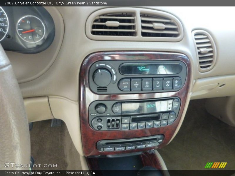 Onyx Green Pearl / Sandstone 2002 Chrysler Concorde LXi