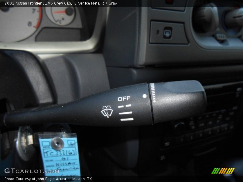 Silver Ice Metallic / Gray 2001 Nissan Frontier SE V6 Crew Cab