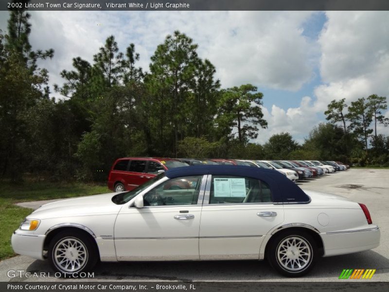 Vibrant White / Light Graphite 2002 Lincoln Town Car Signature