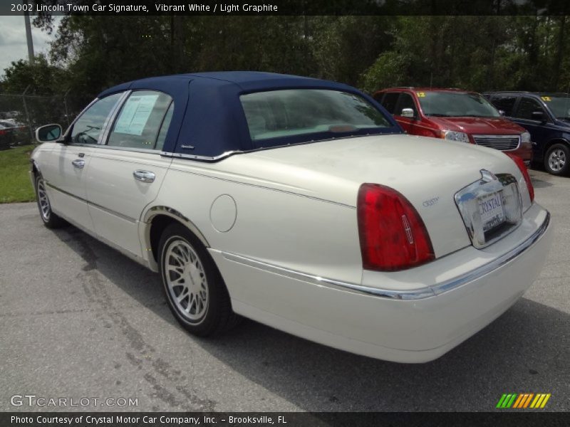 Vibrant White / Light Graphite 2002 Lincoln Town Car Signature