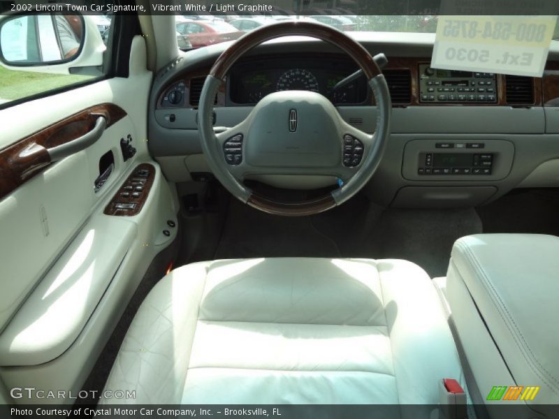 Vibrant White / Light Graphite 2002 Lincoln Town Car Signature