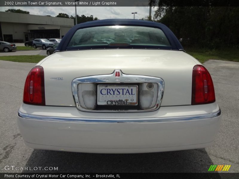 Vibrant White / Light Graphite 2002 Lincoln Town Car Signature
