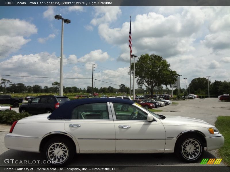 Vibrant White / Light Graphite 2002 Lincoln Town Car Signature
