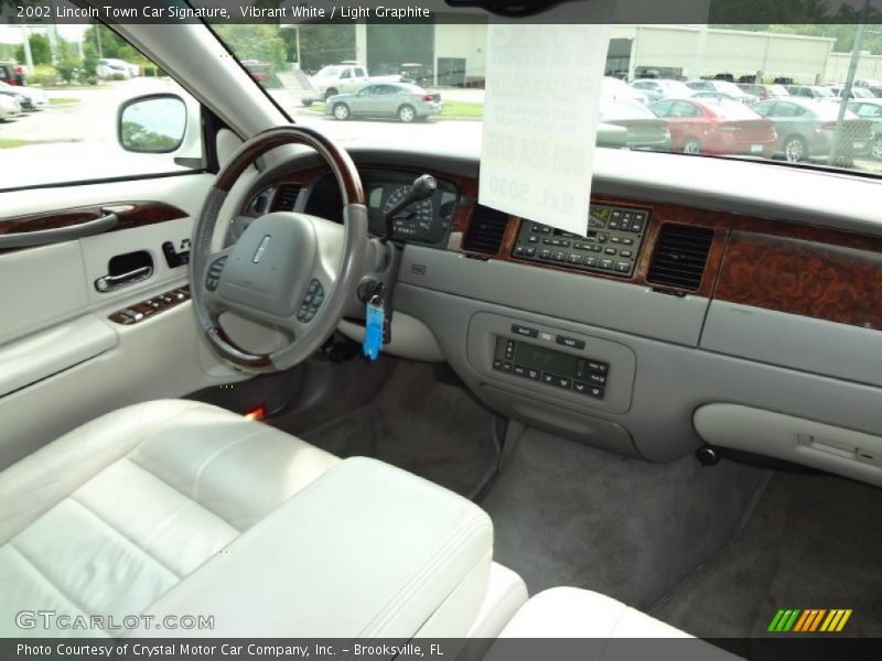 Vibrant White / Light Graphite 2002 Lincoln Town Car Signature