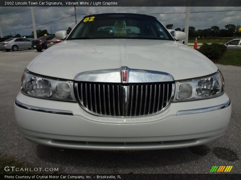 Vibrant White / Light Graphite 2002 Lincoln Town Car Signature