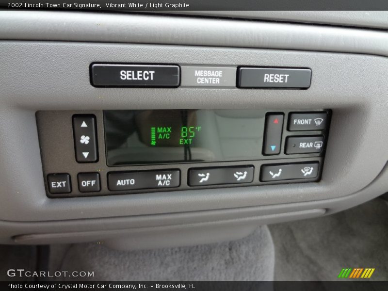 Vibrant White / Light Graphite 2002 Lincoln Town Car Signature