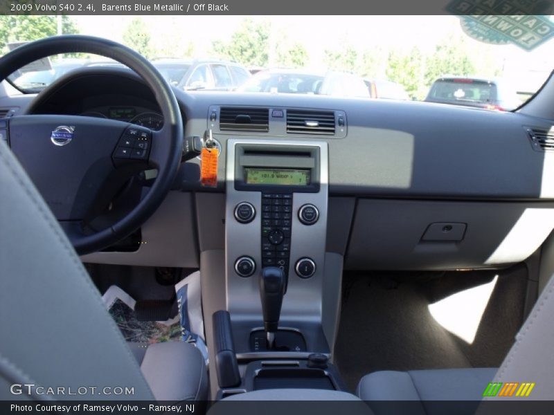 Barents Blue Metallic / Off Black 2009 Volvo S40 2.4i