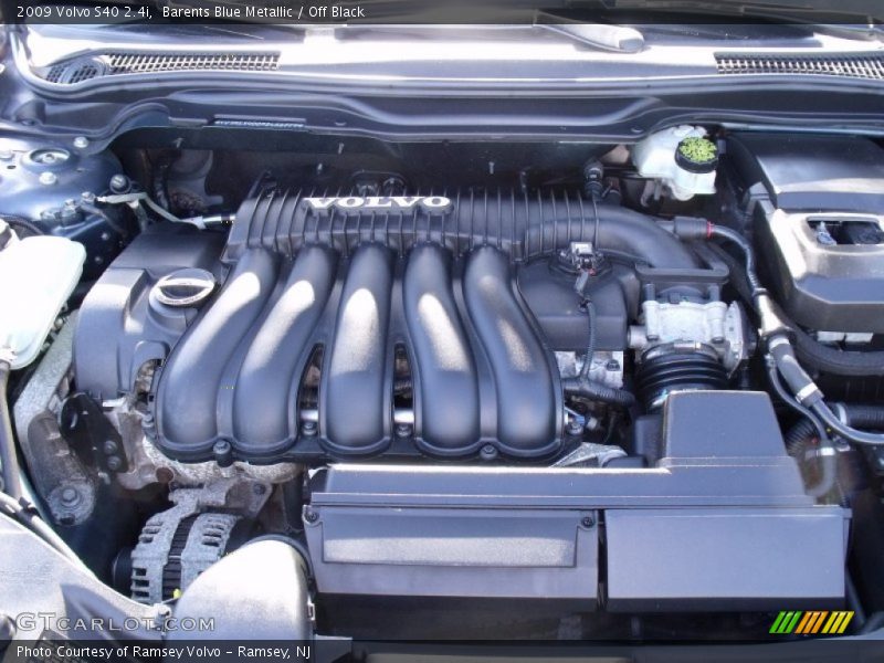 Barents Blue Metallic / Off Black 2009 Volvo S40 2.4i