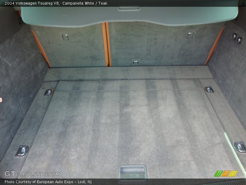 Campanella White / Teak 2004 Volkswagen Touareg V8