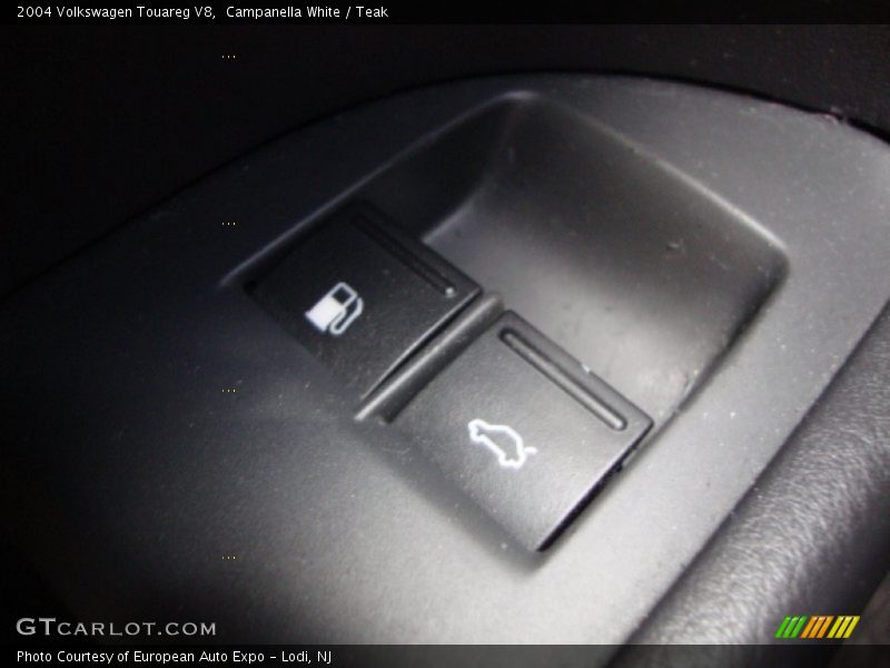 Campanella White / Teak 2004 Volkswagen Touareg V8