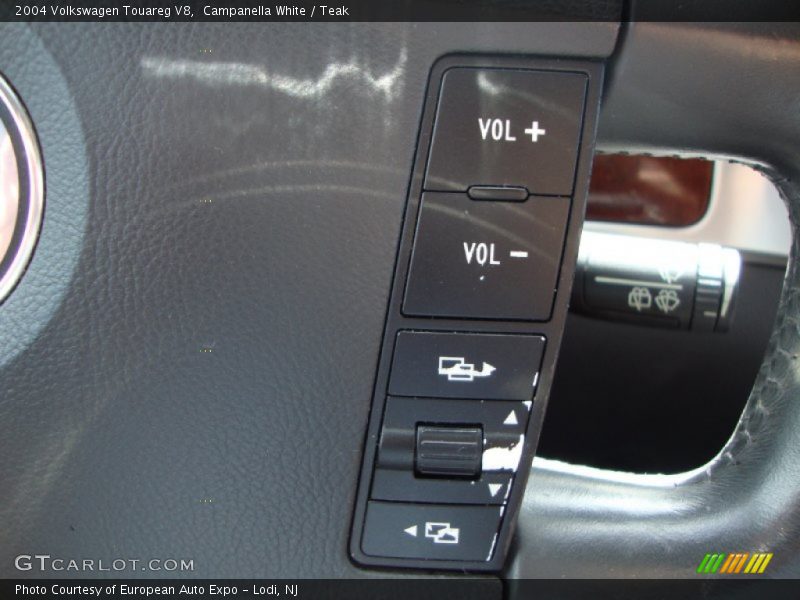 Campanella White / Teak 2004 Volkswagen Touareg V8