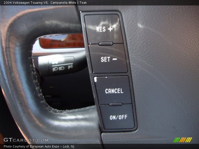 Campanella White / Teak 2004 Volkswagen Touareg V8