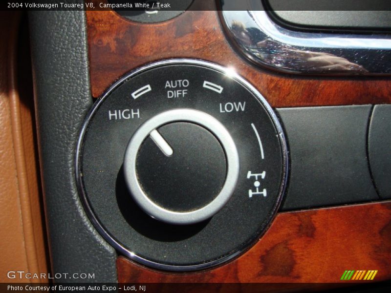 Campanella White / Teak 2004 Volkswagen Touareg V8