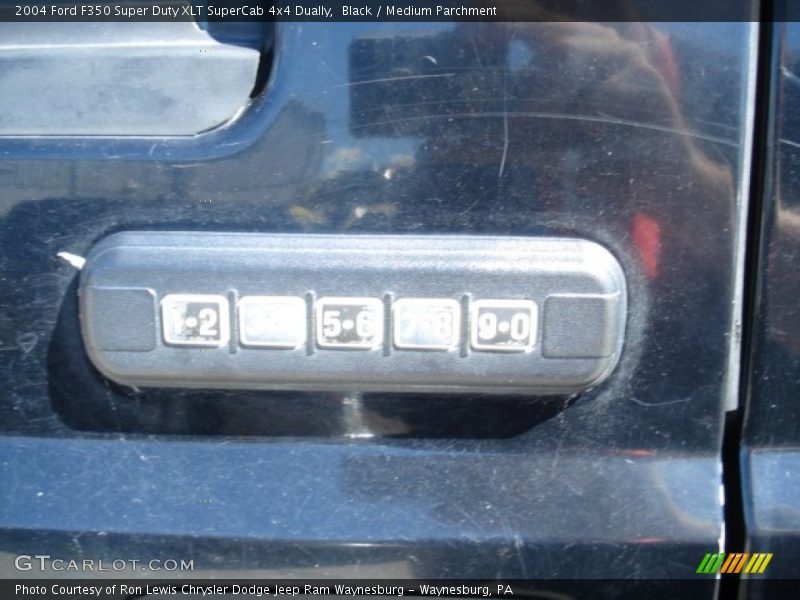 Black / Medium Parchment 2004 Ford F350 Super Duty XLT SuperCab 4x4 Dually