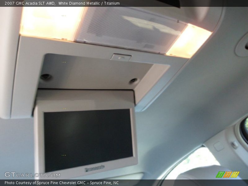 White Diamond Metallic / Titanium 2007 GMC Acadia SLT AWD