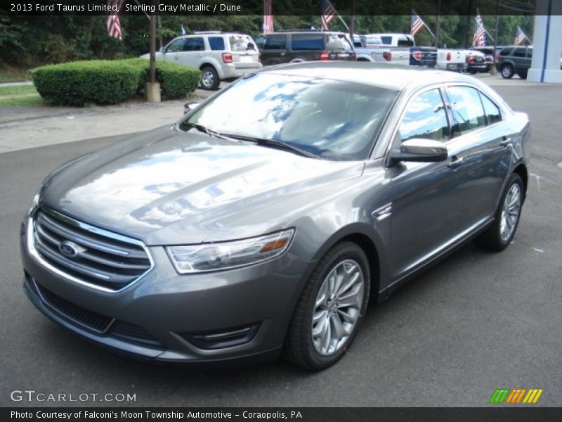 Front 3/4 View of 2013 Taurus Limited