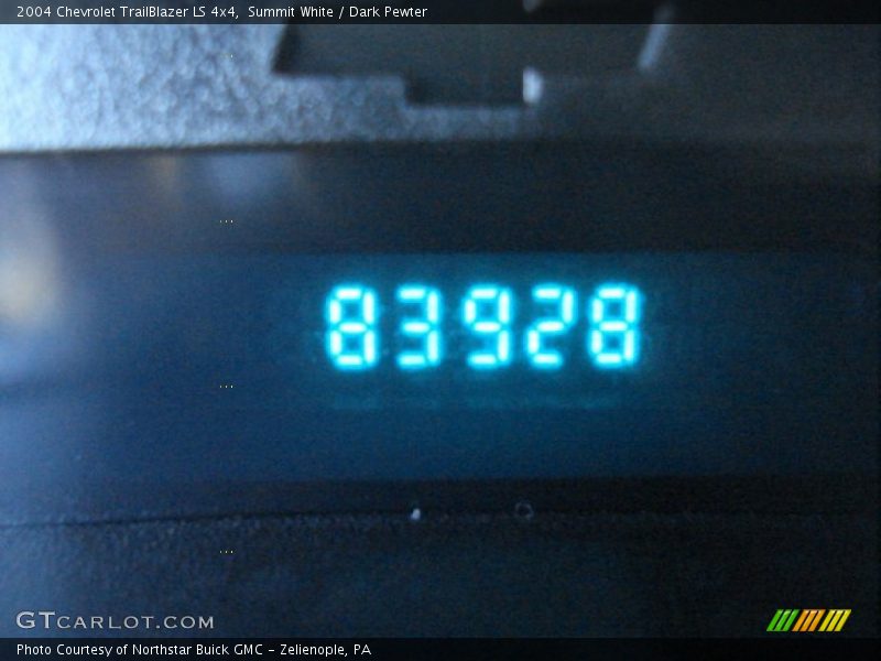 Summit White / Dark Pewter 2004 Chevrolet TrailBlazer LS 4x4