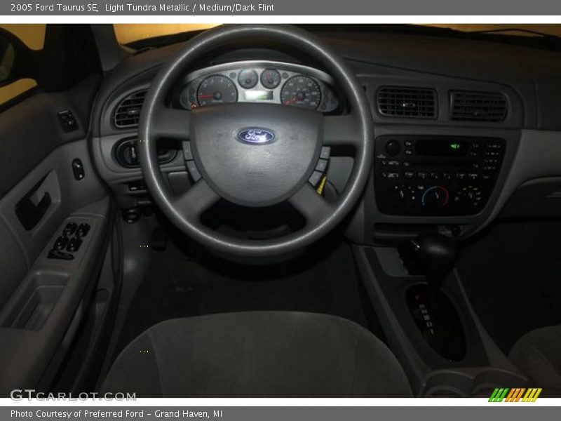 Light Tundra Metallic / Medium/Dark Flint 2005 Ford Taurus SE