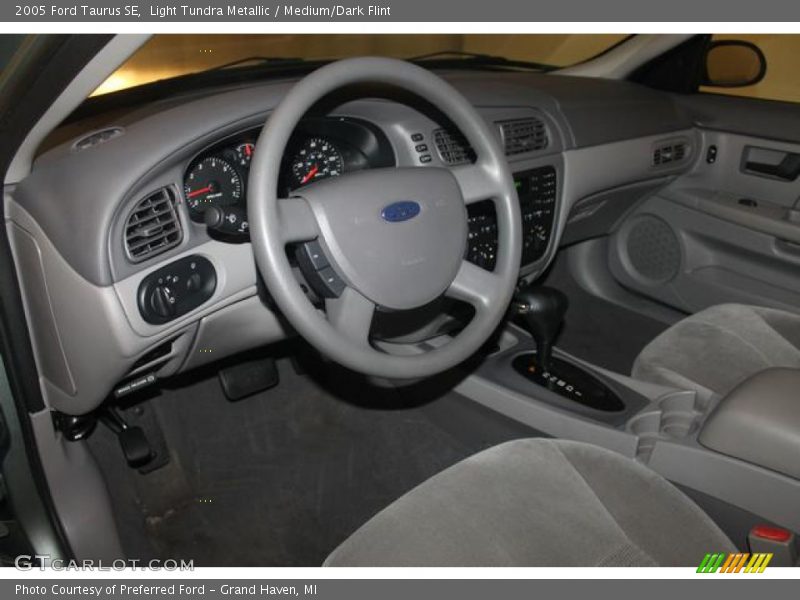 Light Tundra Metallic / Medium/Dark Flint 2005 Ford Taurus SE