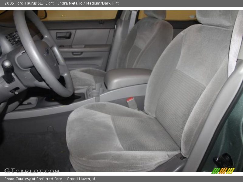 Light Tundra Metallic / Medium/Dark Flint 2005 Ford Taurus SE