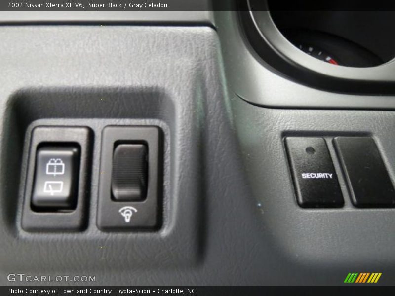 Super Black / Gray Celadon 2002 Nissan Xterra XE V6