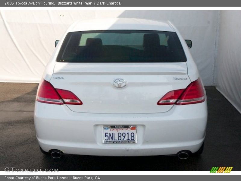 Blizzard White Pearl / Dark Charcoal 2005 Toyota Avalon Touring
