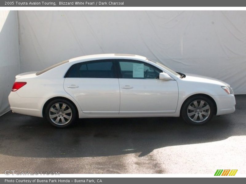 Blizzard White Pearl / Dark Charcoal 2005 Toyota Avalon Touring