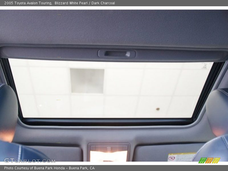 Blizzard White Pearl / Dark Charcoal 2005 Toyota Avalon Touring