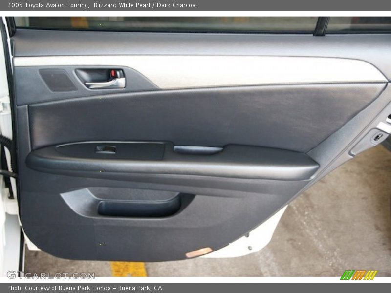 Blizzard White Pearl / Dark Charcoal 2005 Toyota Avalon Touring