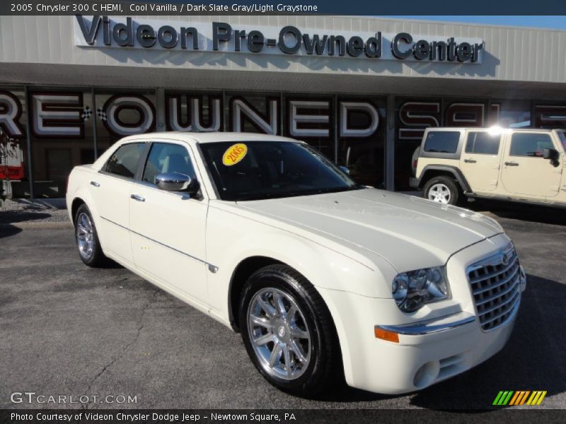 Cool Vanilla / Dark Slate Gray/Light Graystone 2005 Chrysler 300 C HEMI