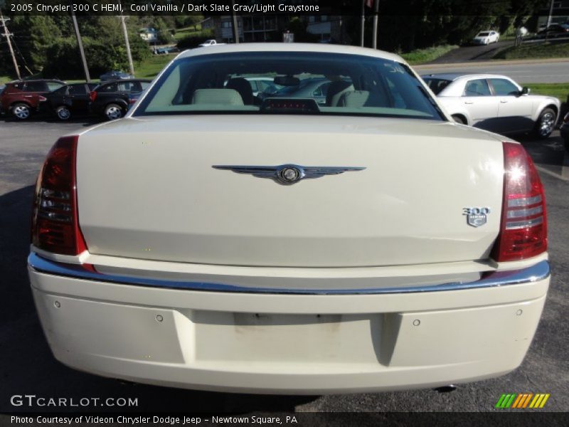 Cool Vanilla / Dark Slate Gray/Light Graystone 2005 Chrysler 300 C HEMI