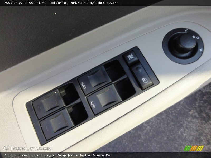Cool Vanilla / Dark Slate Gray/Light Graystone 2005 Chrysler 300 C HEMI