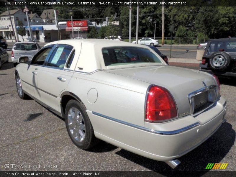  2005 Town Car Signature Limited Cashmere Tri-Coat