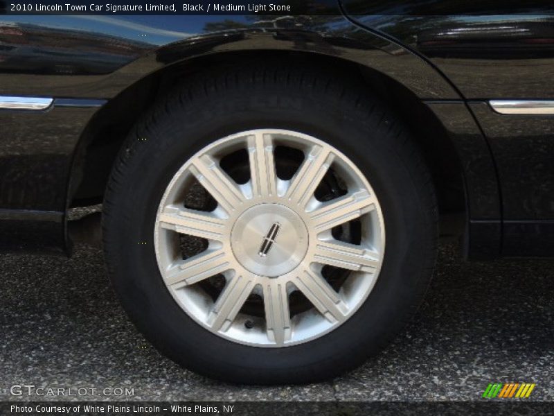 Black / Medium Light Stone 2010 Lincoln Town Car Signature Limited