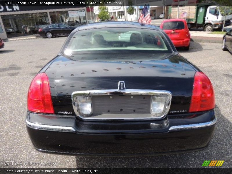 Black / Medium Light Stone 2010 Lincoln Town Car Signature Limited