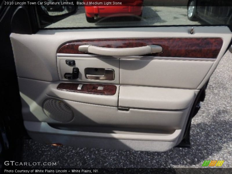 Black / Medium Light Stone 2010 Lincoln Town Car Signature Limited
