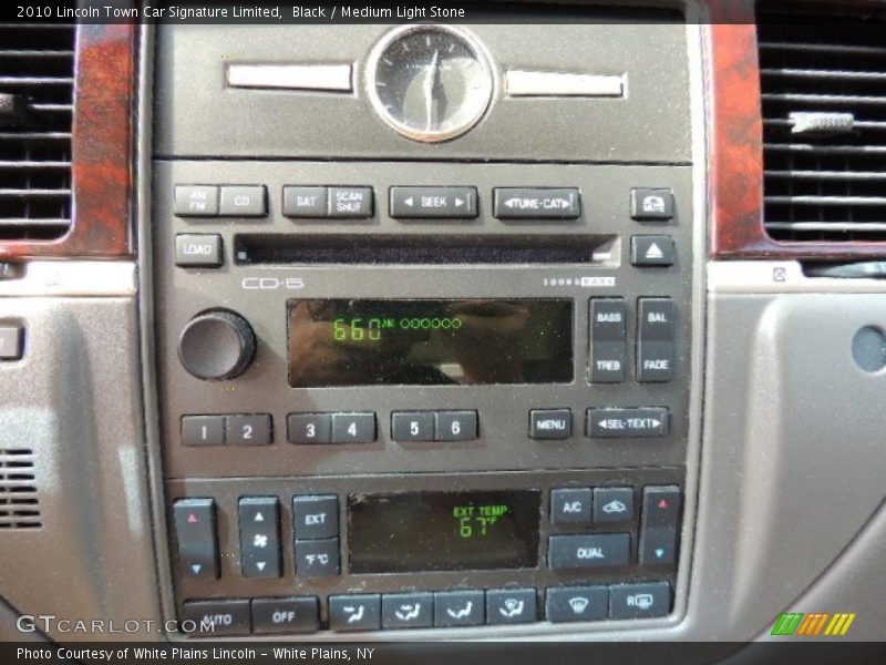Black / Medium Light Stone 2010 Lincoln Town Car Signature Limited
