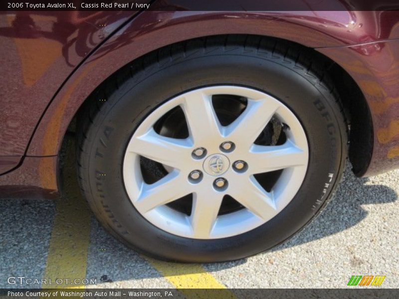 Cassis Red Pearl / Ivory 2006 Toyota Avalon XL