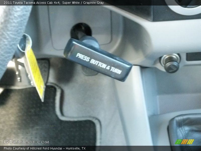Super White / Graphite Gray 2011 Toyota Tacoma Access Cab 4x4