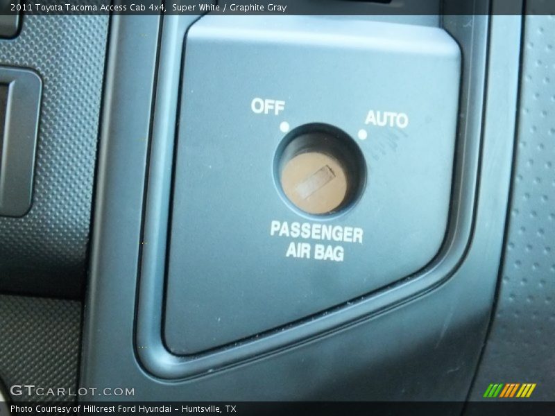 Super White / Graphite Gray 2011 Toyota Tacoma Access Cab 4x4