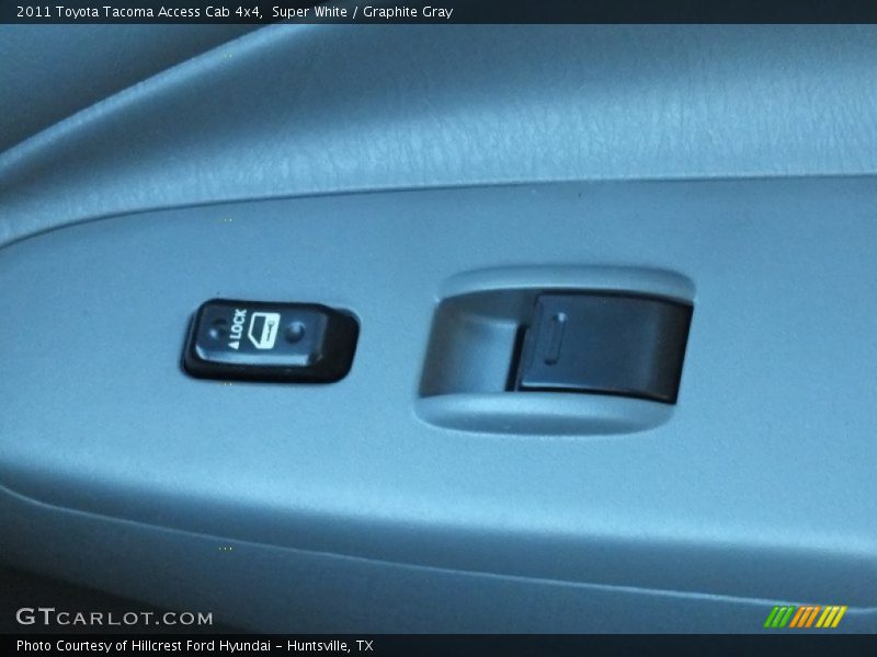 Super White / Graphite Gray 2011 Toyota Tacoma Access Cab 4x4