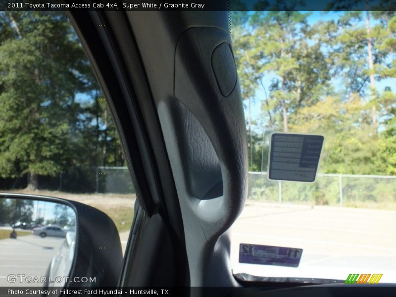 Super White / Graphite Gray 2011 Toyota Tacoma Access Cab 4x4
