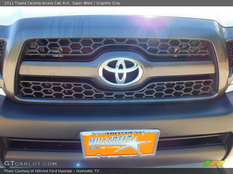 Super White / Graphite Gray 2011 Toyota Tacoma Access Cab 4x4