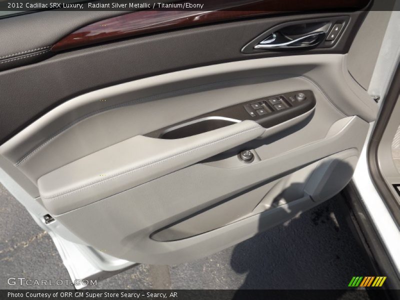 Radiant Silver Metallic / Titanium/Ebony 2012 Cadillac SRX Luxury