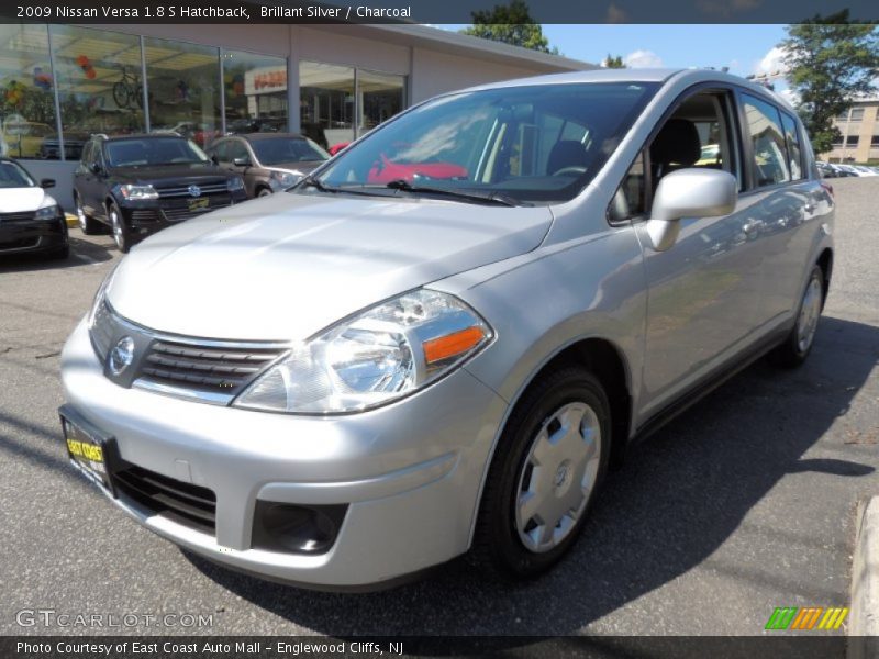 Brillant Silver / Charcoal 2009 Nissan Versa 1.8 S Hatchback