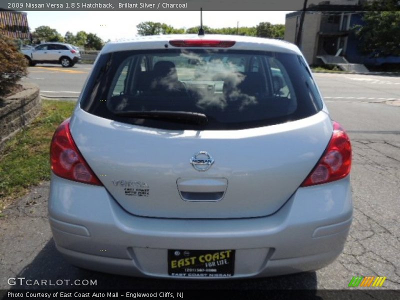 Brillant Silver / Charcoal 2009 Nissan Versa 1.8 S Hatchback
