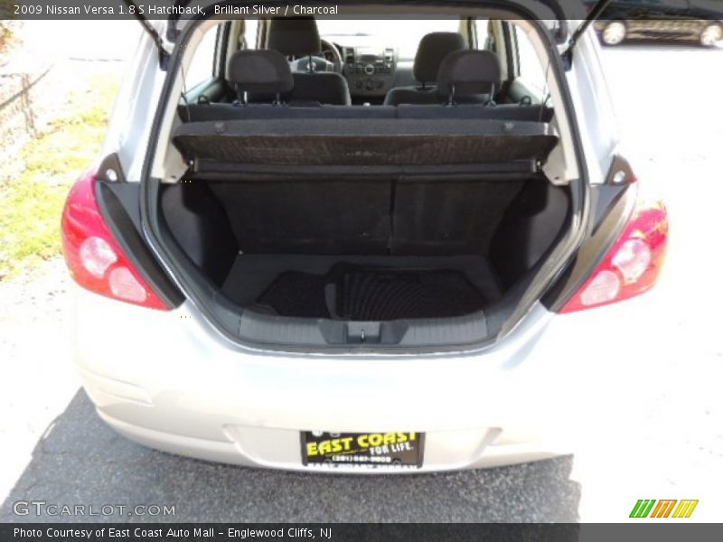 Brillant Silver / Charcoal 2009 Nissan Versa 1.8 S Hatchback