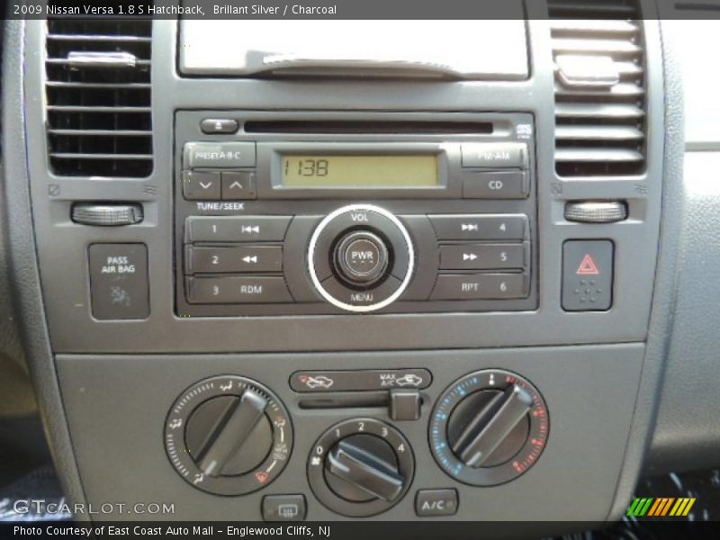 Brillant Silver / Charcoal 2009 Nissan Versa 1.8 S Hatchback