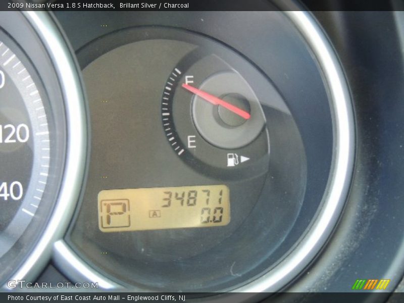 Brillant Silver / Charcoal 2009 Nissan Versa 1.8 S Hatchback